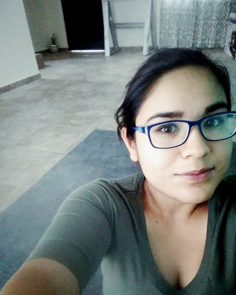 "Yo y mi tapete-comedor." - Lilian Cisneros 